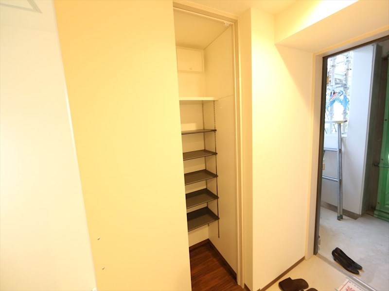 玄関　玄関　シューズクローク付（収納充実してます）