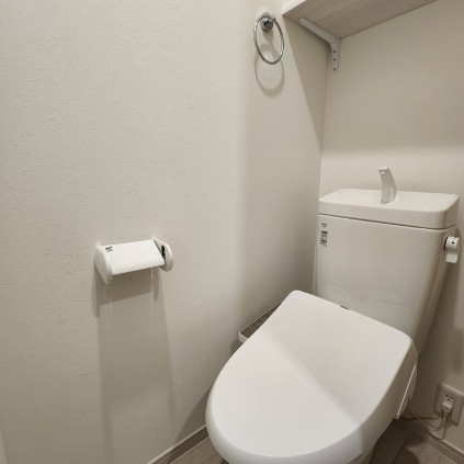 トイレ　別部屋参考写真となります