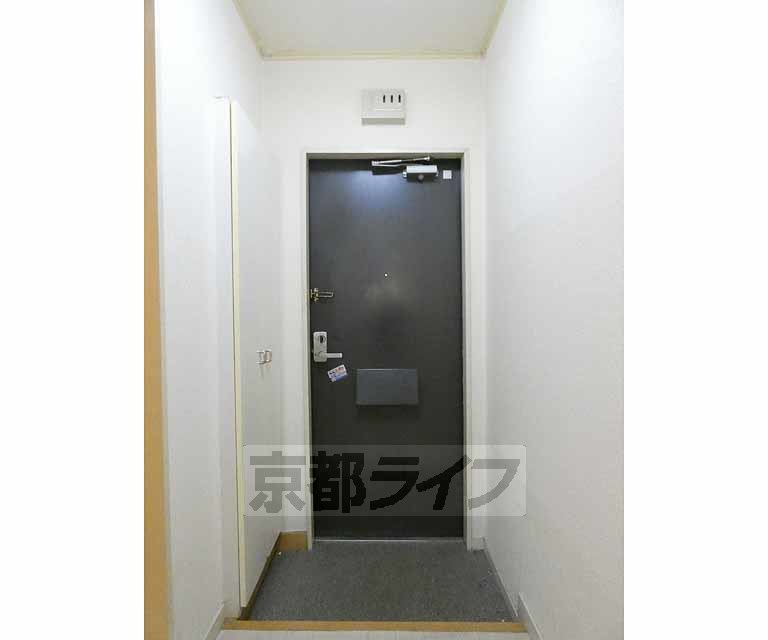 グローリーハイツ東福寺の玄関写真