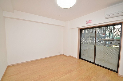 居室・リビング　室内