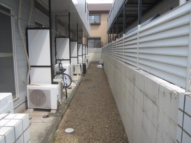 庭　バルコニー側