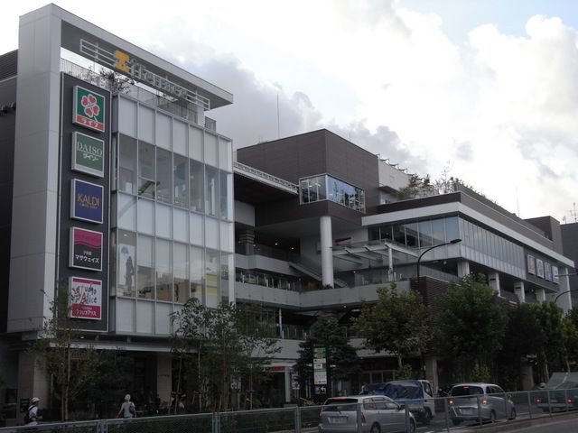 スーパー　ライフ落合南長崎駅前店（スーパー）まで410m