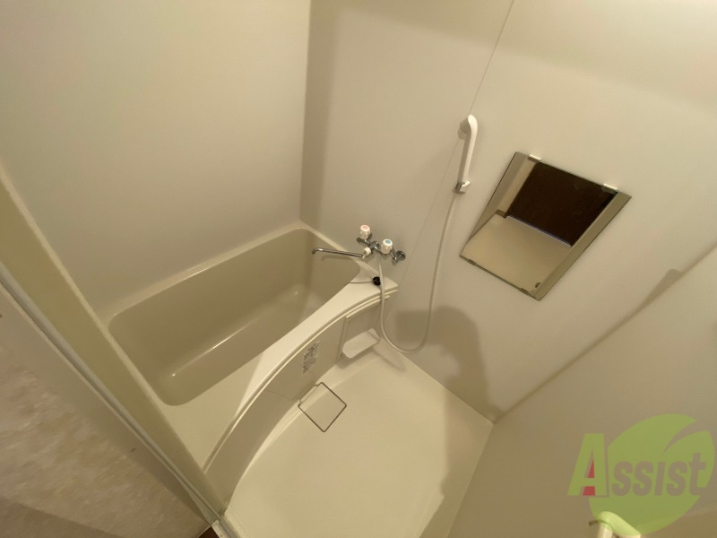 バス・シャワールーム　ユニットバスです。疲れを癒すのに欠かせませんね！