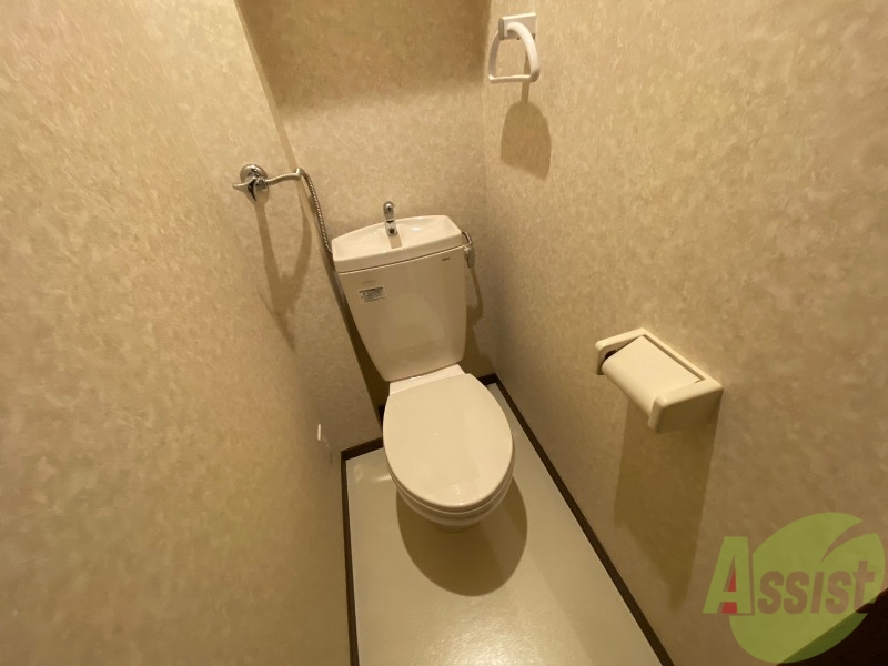 トイレ　こちらはトイレです。清潔感があり、安心して使用できます。