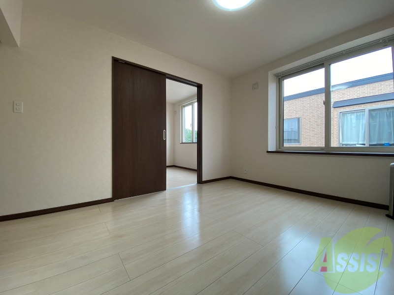 居室・リビング　広くてキレイなお部屋が広がっていて、充実した生活が送れそう。