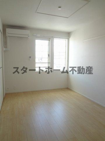 その他部屋・スペース　広くて明るい寝室