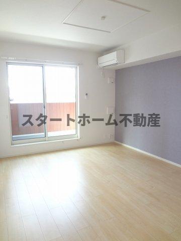 居室・リビング　こちらの居間で趣味の時間をお楽しみください