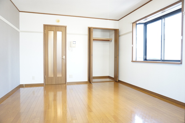 その他部屋・スペース　二面採光の洋室９帖