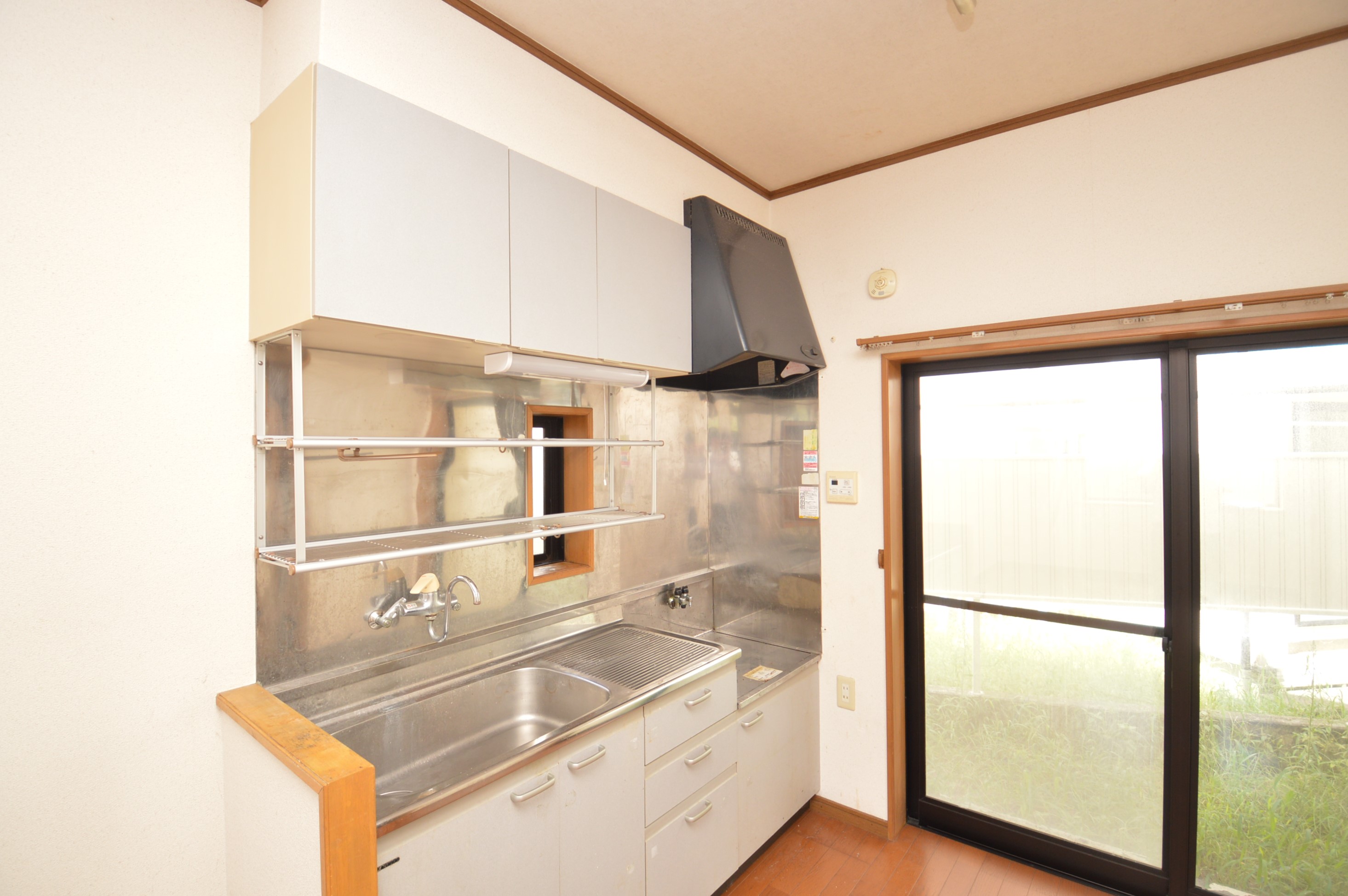 キッチン　（参考）他室の写真を使用しています。現況優先となります。