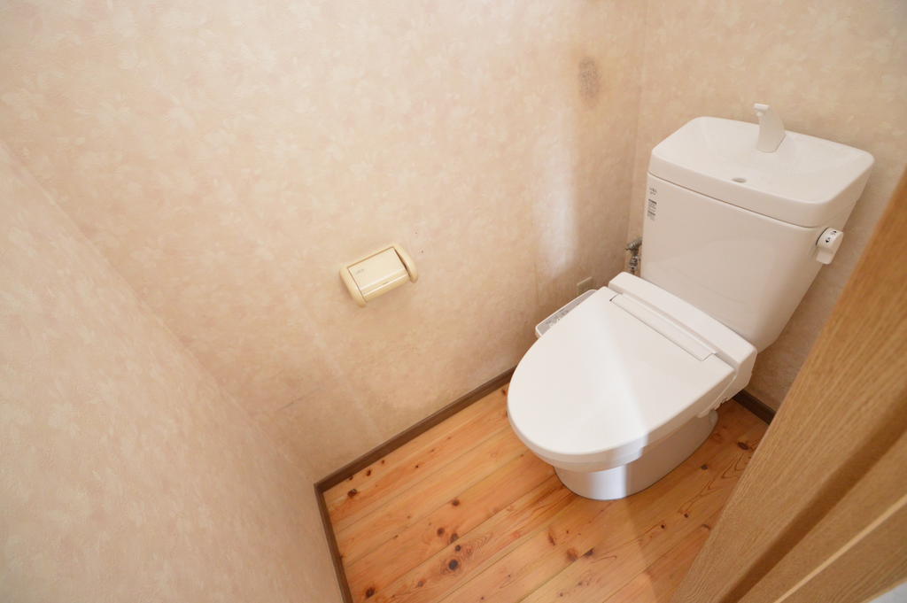 トイレ　（参考）他室の写真を使用しています。現況優先となります。