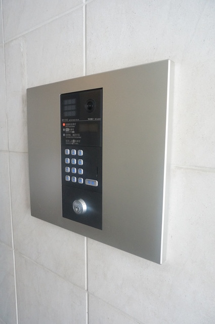 セキュリティ　不在時でもお荷物のお預かり可能な宅配ボックス付です♪