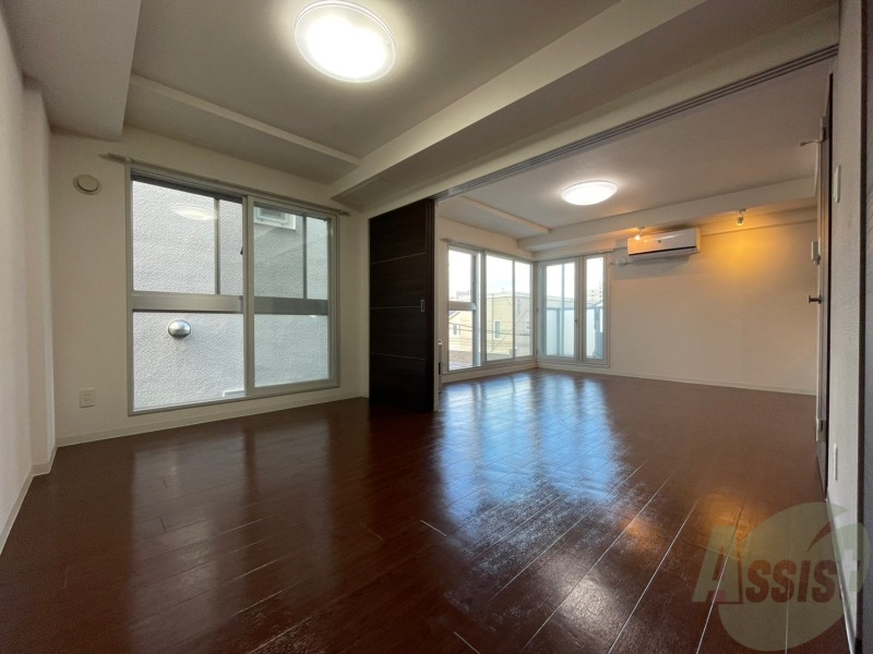 その他部屋・スペース　戸を閉めるとリビングと区切られた寝室にすることができますよ。