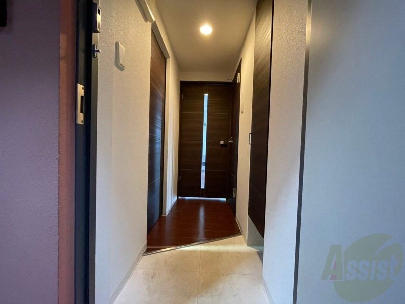 玄関　玄関の様子です。明るい印象ですね。気分もあがりそう。