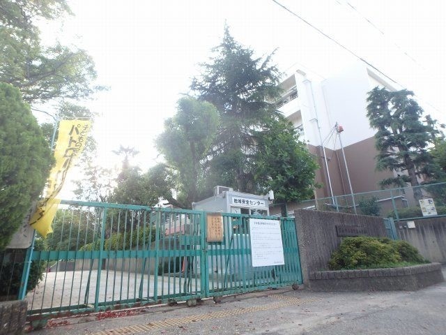 小学校　萱野東小学校（小学校）まで524m