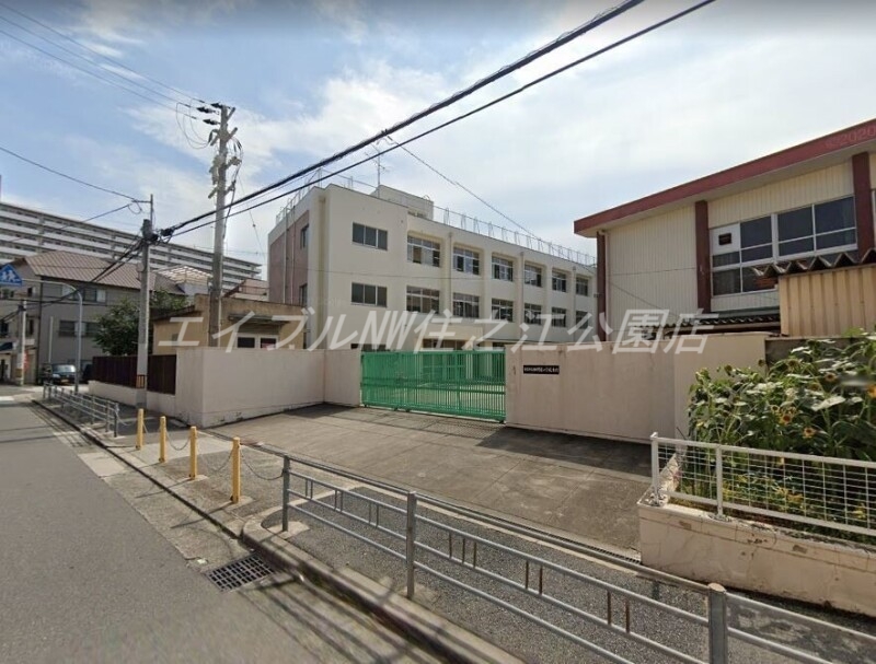 小学校　大阪市立加賀屋小学校（小学校）まで471m