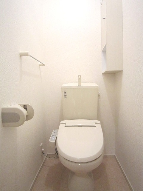 トイレ　落ち着いた色調のトイレです♪