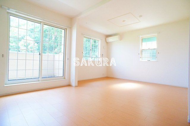 居室・リビング　こちらのリビングで趣味の時間をお楽しみください♪