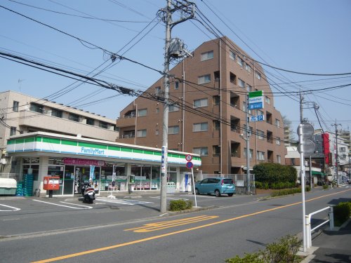 コンビニ　ファミリーマート 桜川三丁目店（コンビニ）まで277m
