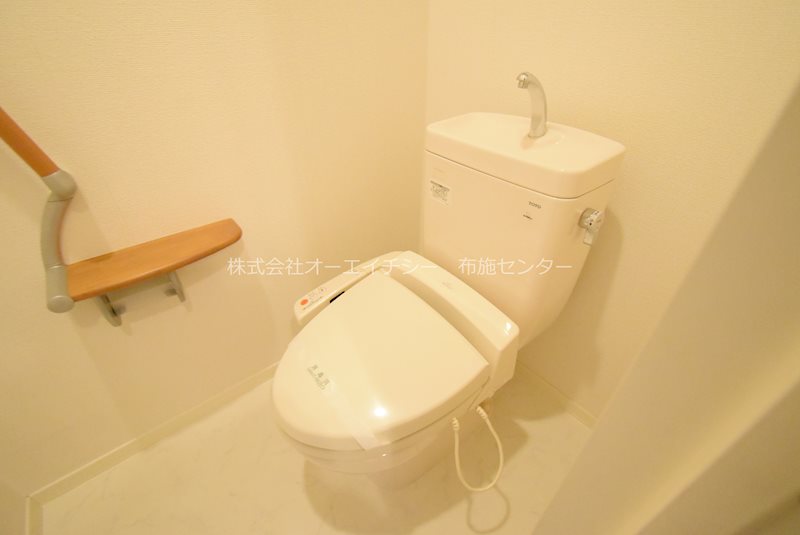 トイレ　同物件別部屋の参考写真