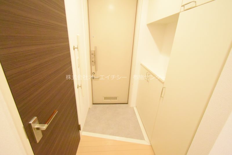 玄関　同物件別部屋の参考写真