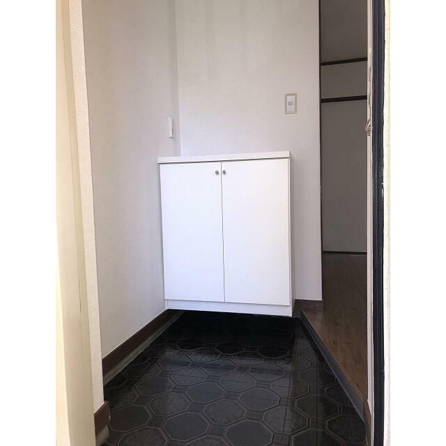 玄関　※別部屋参考写真です