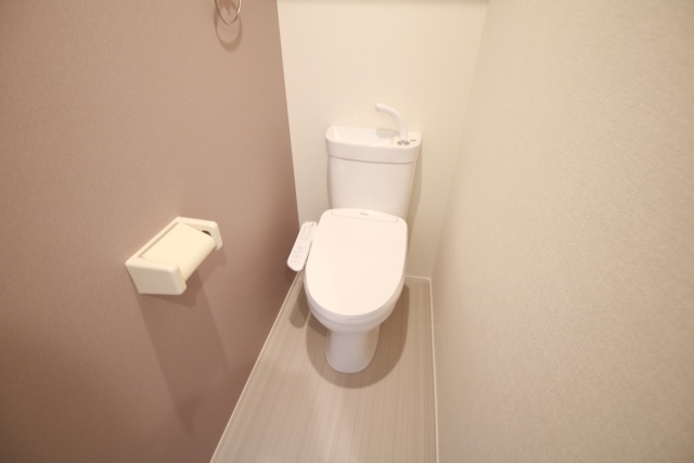 トイレ　※別室の参考写真の為、現況優先です。