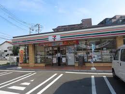 コンビニ　セブンイレブン 足立江北3丁目店（コンビニ）まで638m