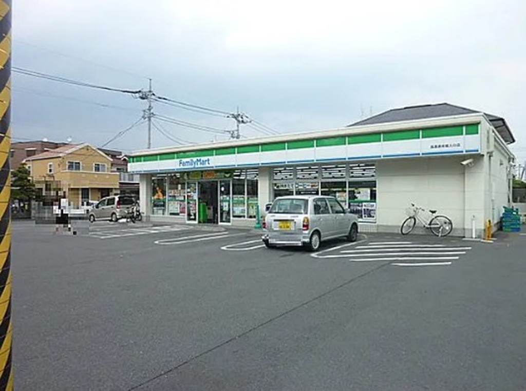 コンビニ　ファミリーマート 版画美術館入口店（コンビニ）まで63m