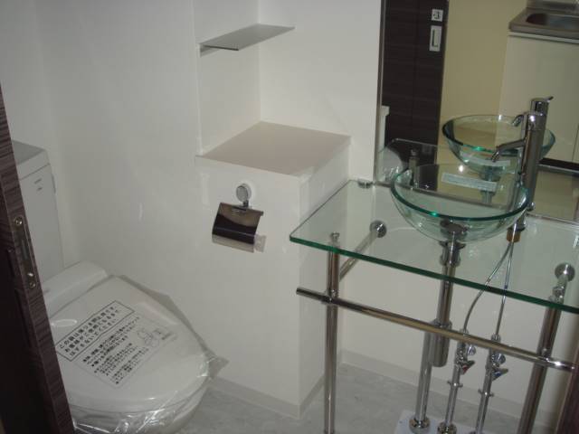 トイレ　洗面所・ウォシュレット付き