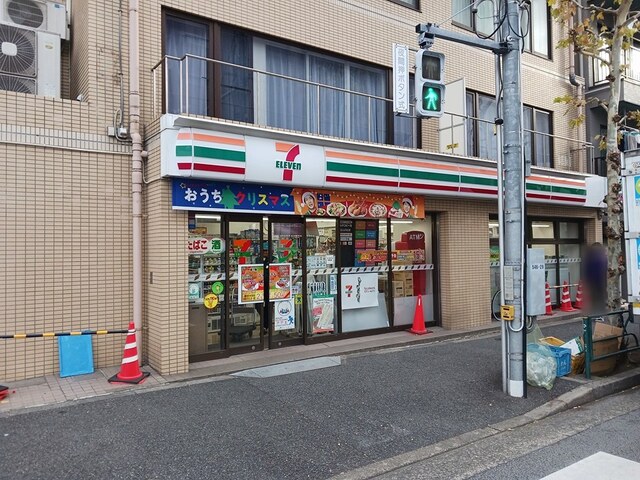 コンビニ　セブンイレブン文京関口１丁目店（コンビニ）まで62m