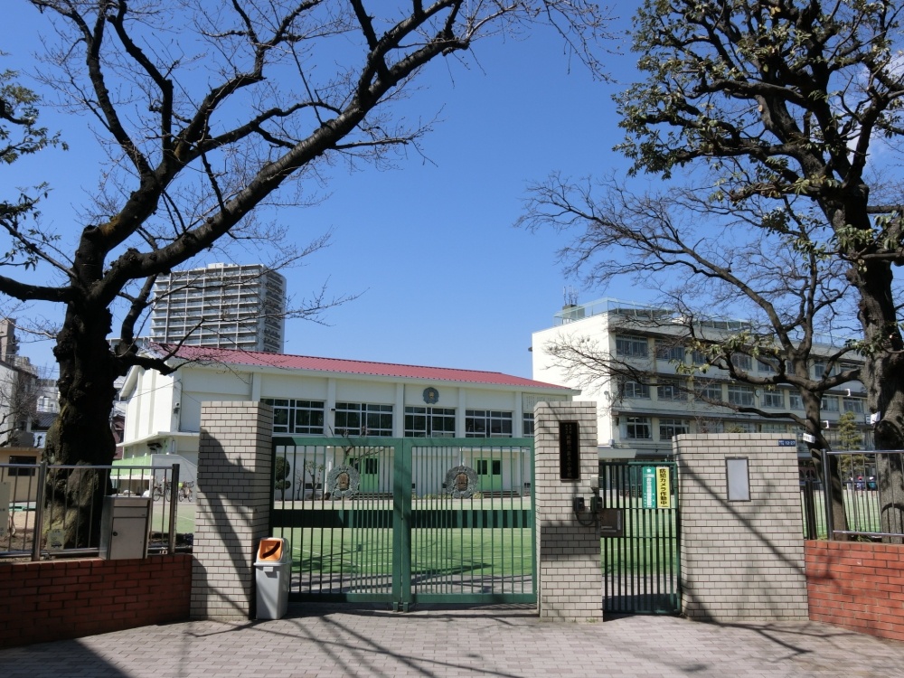 小学校　滝野川第三小学校（小学校）まで981m