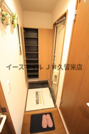 玄関　収納もある玄関です