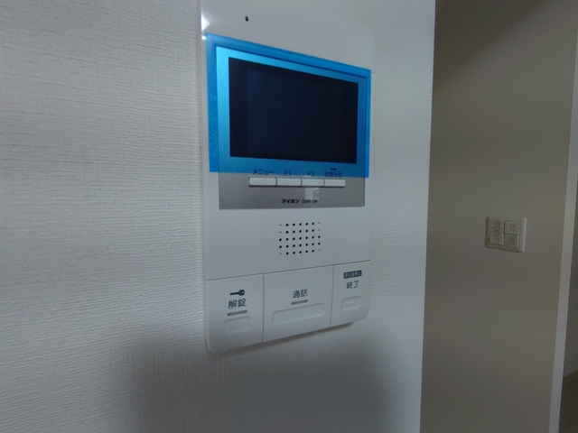 セキュリティ　安心のモニター付きインターホンです。