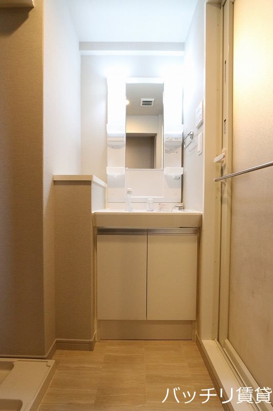 洗面設備　※同型タイプ写真の為、現状優先。
