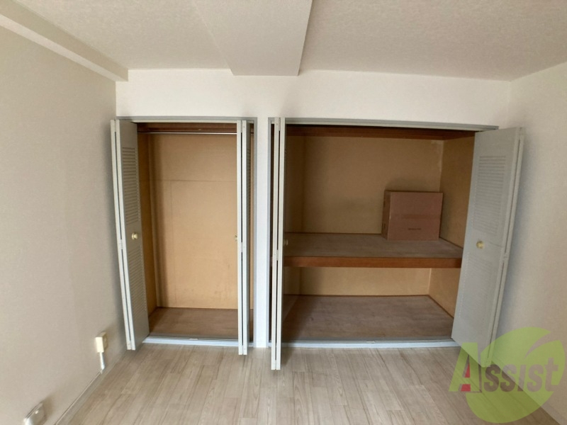 収納　寝室の収納です。部屋がすっきり片付きます。