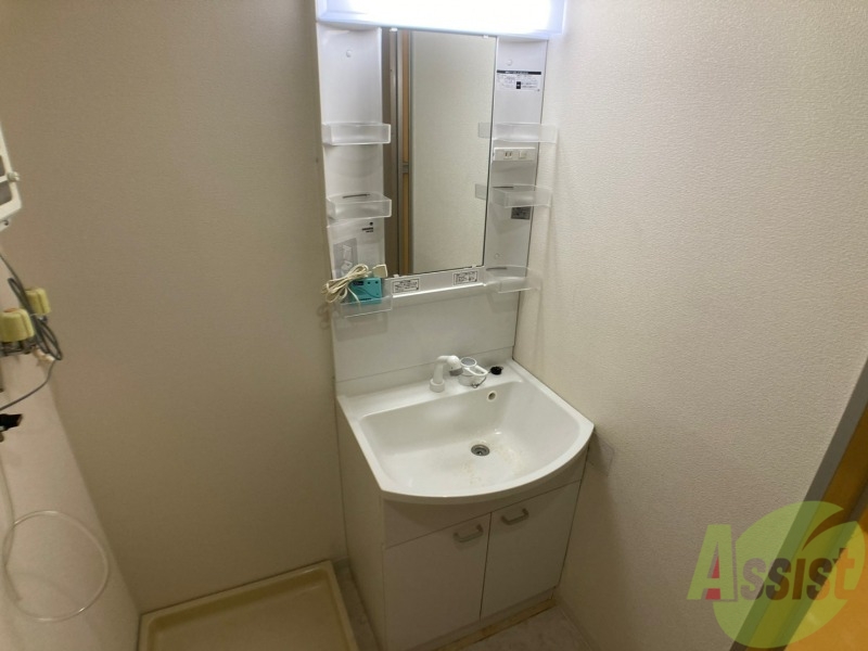 洗面設備　シャンプードレッサー。身支度はここでばっちりですね。