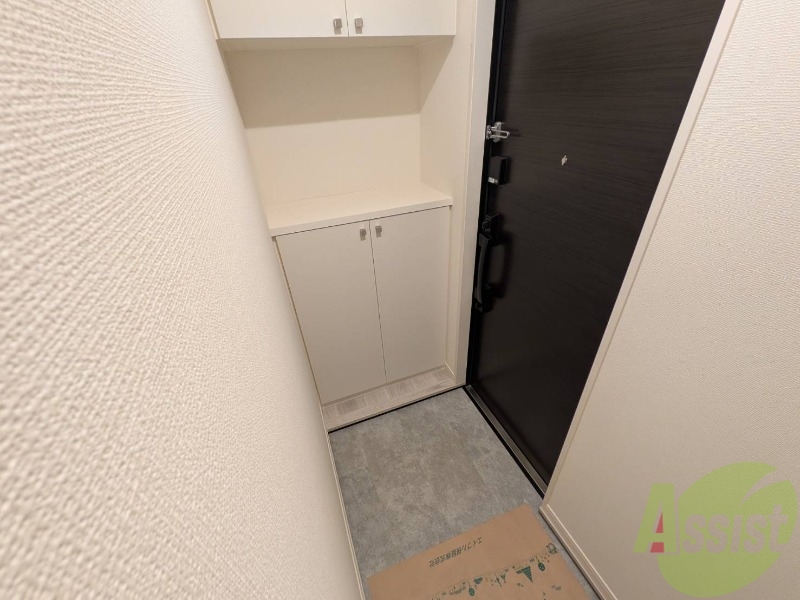 玄関　玄関から撮影しました。段差が低いのは嬉しいですね。