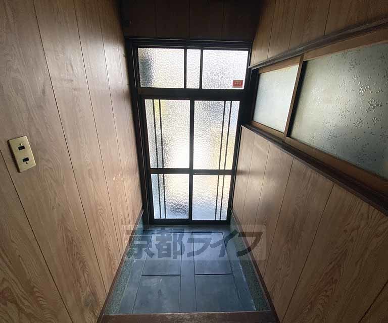 玄関　昔ながらの玄関です。