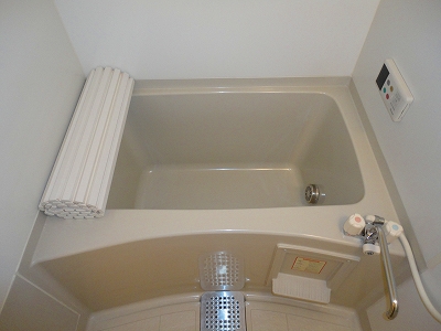 バス・シャワールーム　清潔感のある浴室