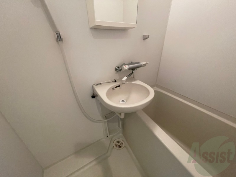 洗面設備　こちらに洗面台があります。朝の洗顔はこちらで。