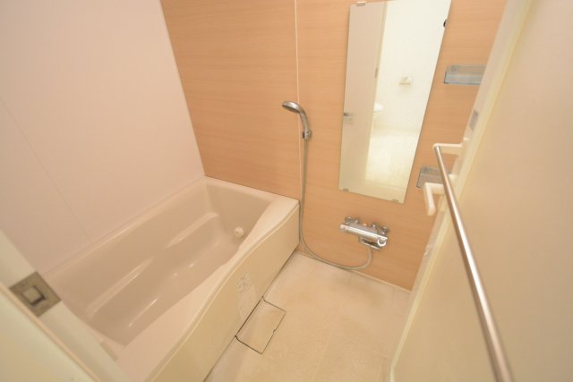 バス・シャワールーム　浴室乾燥・追い炊き機能付きのバスルーム♪