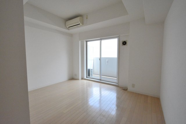 居室・リビング　エアコン付きで快適に過ごせます♪