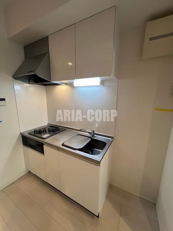 キッチン　２口コンロ、グリル付きのシステムキッチン完備！