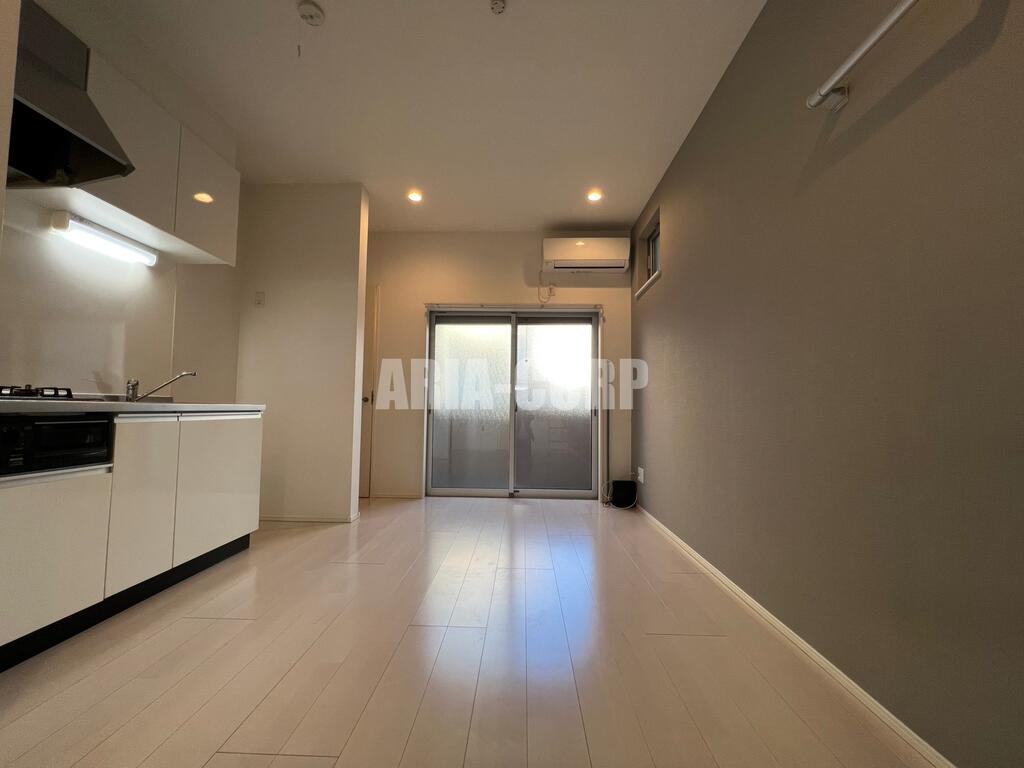 居室・リビング　白を基調とした明るい雰囲気のお部屋です♪