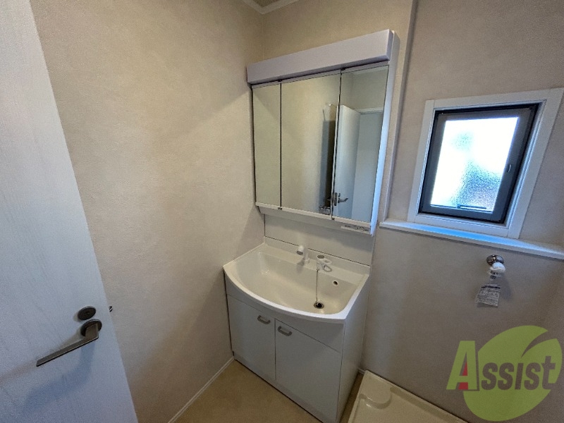 洗面設備　洗面台は独立しています。朝の身支度はこちらでどうぞ～