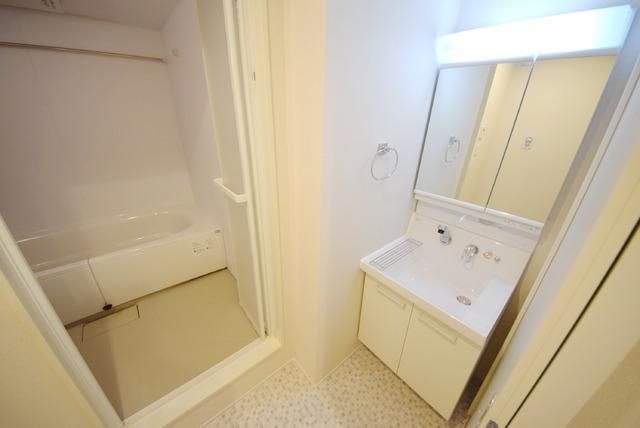 洗面設備　洗面台です