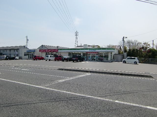 コンビニ　ファミリーマート四日市東阿倉川店（コンビニ）まで823m