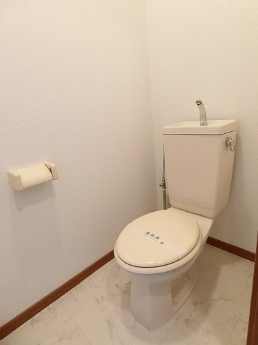 トイレ　※写真は反転タイプです。現況を優先します。