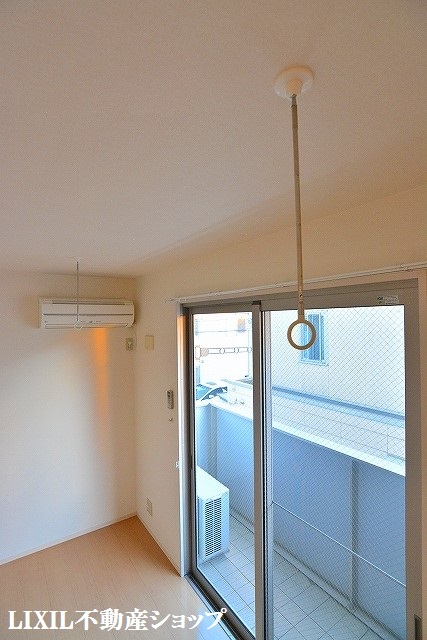 その他設備　あると便利な室内物干し機能付です。