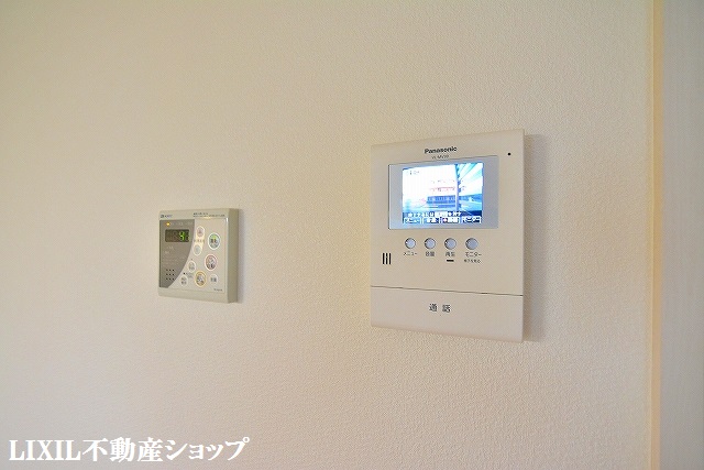 セキュリティ　来訪者の確認が出来るモニター付インターホンです。